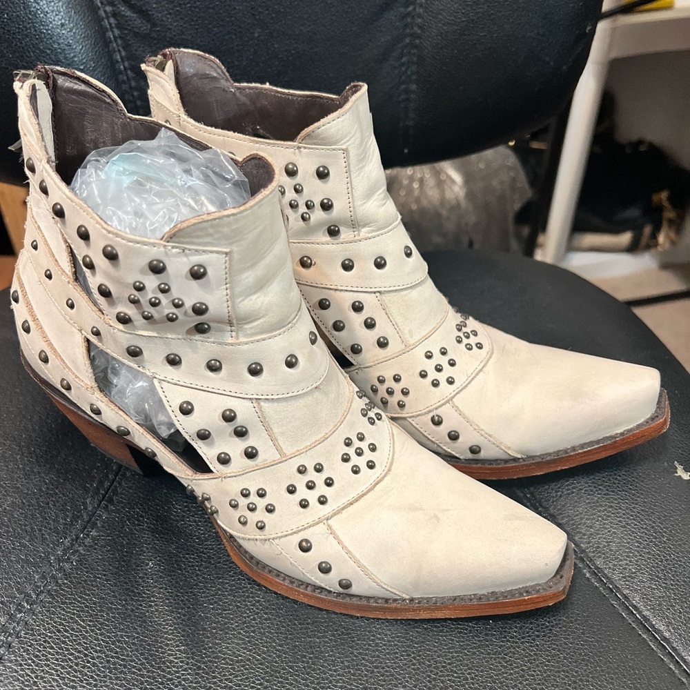 Lane boots